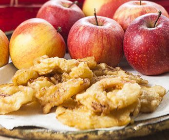 Come cucinare le frittelle di mele Come cucinare le frittelle di mele