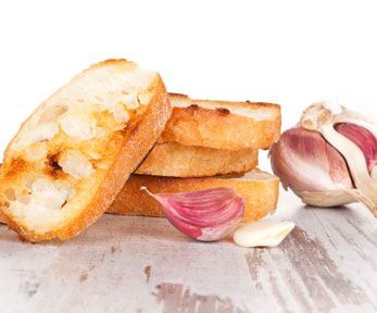 Come fare il pane aromatizzato all’aglio Come fare il pane aromatizzato all’aglio
