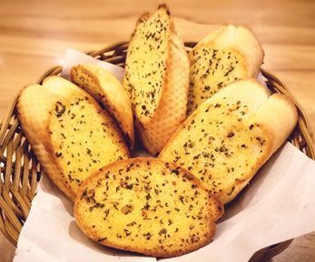 Come fare il pane aromatizzato alle erbe Come fare il pane aromatizzato alle erbe