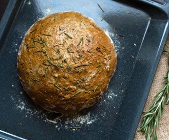 Come fare il pane aromatizzato al rosmarino Come fare il pane aromatizzato al rosmarino
