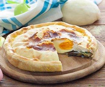 Come fare la torta Pasqualina con carciofi Come fare la torta Pasqualina con carciofi