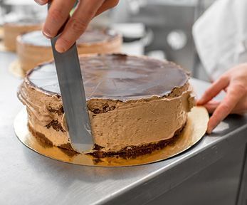 Come incollare la pasta di zucchero alla torta Come incollare la pasta di zucchero alla torta