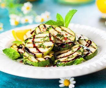 Cucinare le verdure sulla pietra ollare