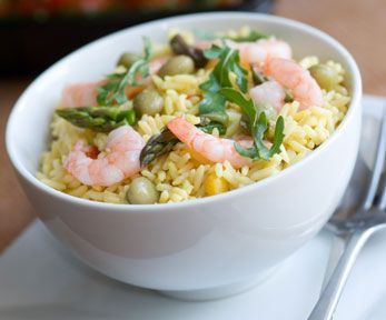 Come fare il riso freddo con i frutti di mare o il pesce