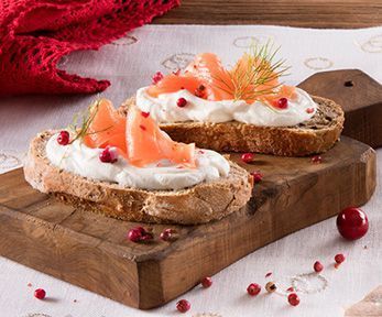 Come fare le tartine al salmone Come fare le tartine al salmone