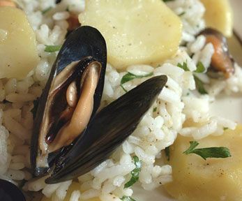 Come cucinare la tiella barese con riso, patate e cozze Come cucinare la tiella barese con riso, patate e cozze