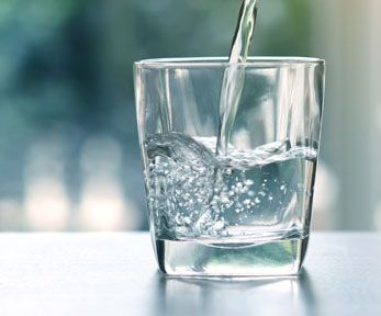 Come togliere il salato dal sugo con l&rsquo;acqua