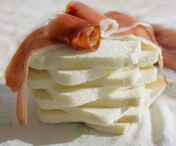 Come preparare la torta tramezzino a base di carne Come preparare la torta tramezzino a base di carne