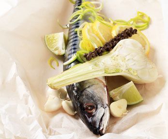 Come cucinare il pesce azzurro al cartoccio