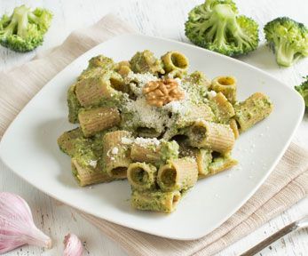 Come fare il pesto di broccoli e noci Come fare il pesto di broccoli e noci