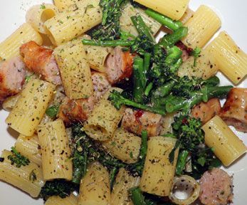 Come fare la pasta al pesto di broccoli e salsiccia Come fare la pasta al pesto di broccoli e salsiccia