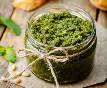 Come fare il pesto di basilico alla siciliana Come fare il pesto di basilico alla siciliana
