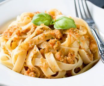 Come fare la pasta al pesto alla siciliana Come fare la pasta al pesto alla siciliana