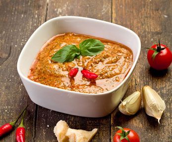 Come fare il pesto alla siciliana senza pinoli Come fare il pesto alla siciliana senza pinoli