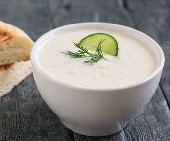 La salsa tzatziki piccante La salsa tzatziki piccante