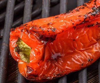 Come spellare i peperoni alla griglia