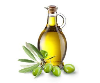 Spellare i pomodori con l'olio di oliva