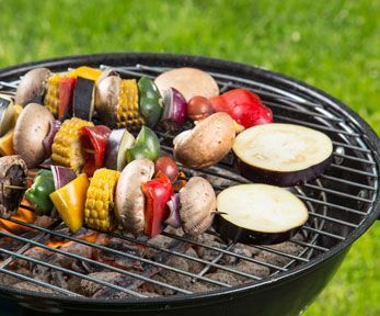 Come cucinare gli spiedini di verdure alla brace