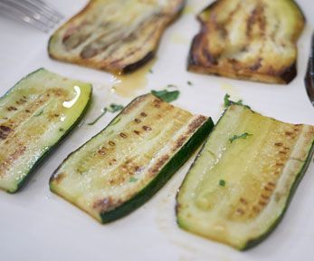 Come condire le zucchine grigliate per gli antipasti Come condire le zucchine grigliate per gli antipasti