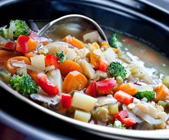 Come preparare gli ingredienti per una zuppa di verdure