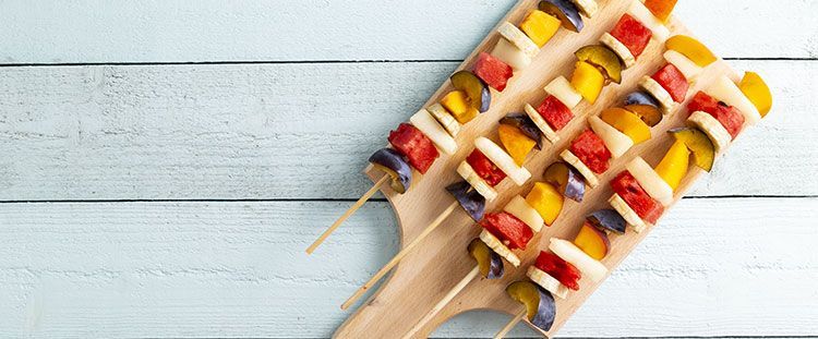 Come fare gli spiedini di frutta Come fare gli spiedini di frutta