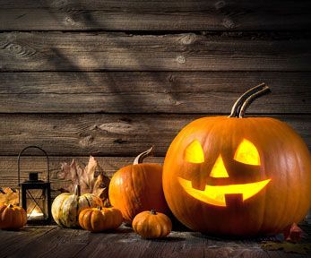 Come illuminare una zucca intagliata