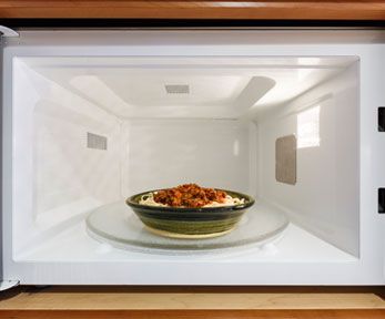 Cosa si pu&ograve; mettere nel microonde