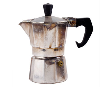 Togliere il bruciato da pentole, legno e caffettiere