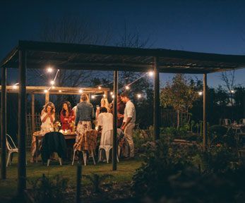 Cosa cucinare per una cena estiva tra amici Cosa cucinare per una cena estiva tra amici