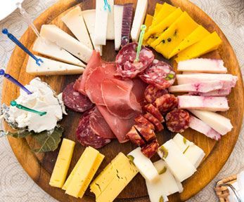 Come prepararsi per una cena tra amici Come prepararsi per una cena tra amici