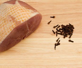 Secondi piatti aromatizzati con chiodi di garofano