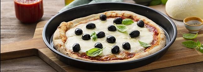 Pizza con olive nere