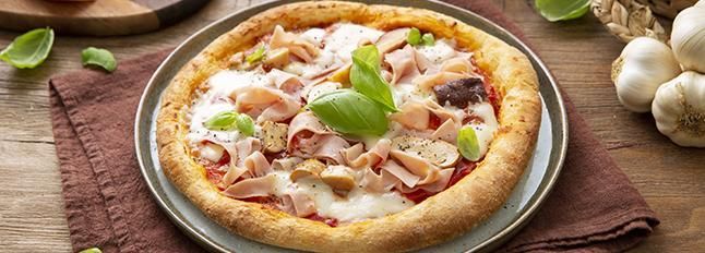 Pizza con prosciutto cotto e funghi