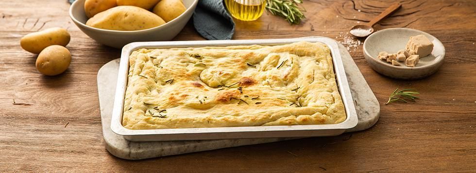 Focaccia farcita con patate e mozzarella