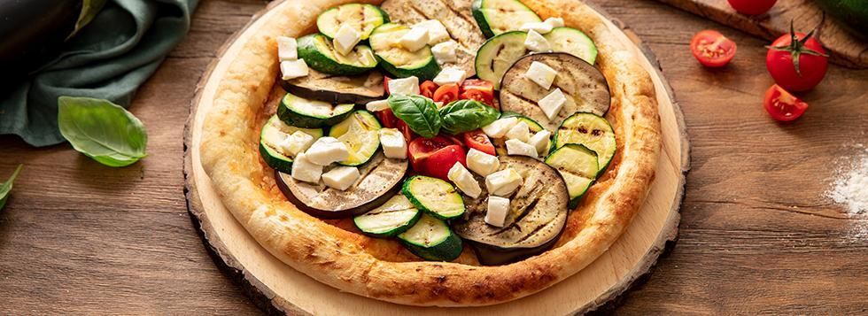 Pizza caprese di verdure