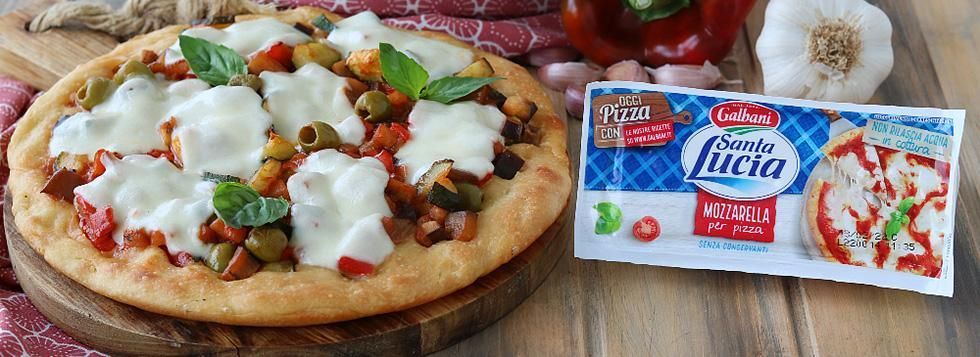 Pizza con caponata di verdure