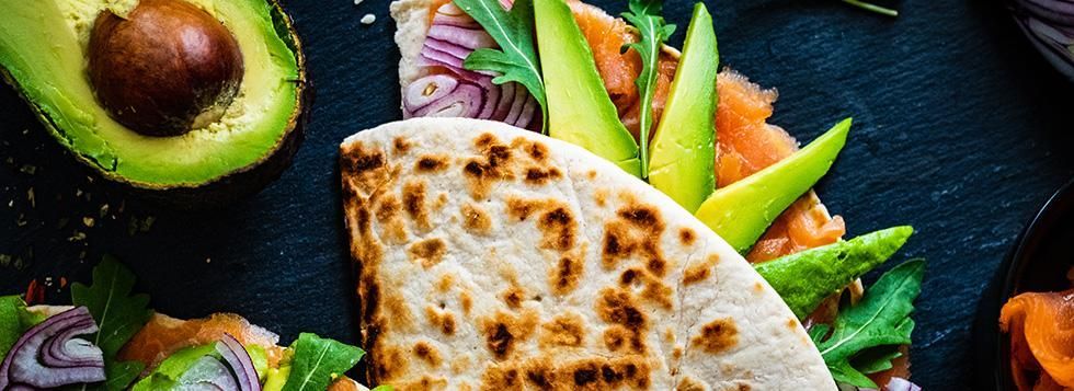 Piadina con avocado e salmone Piadina con avocado e salmone