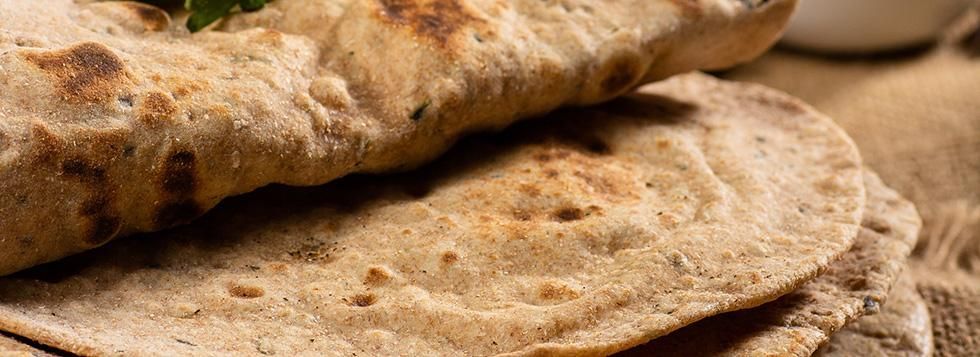 Piadina di lenticchie ripiena di peperoni e mozzarella