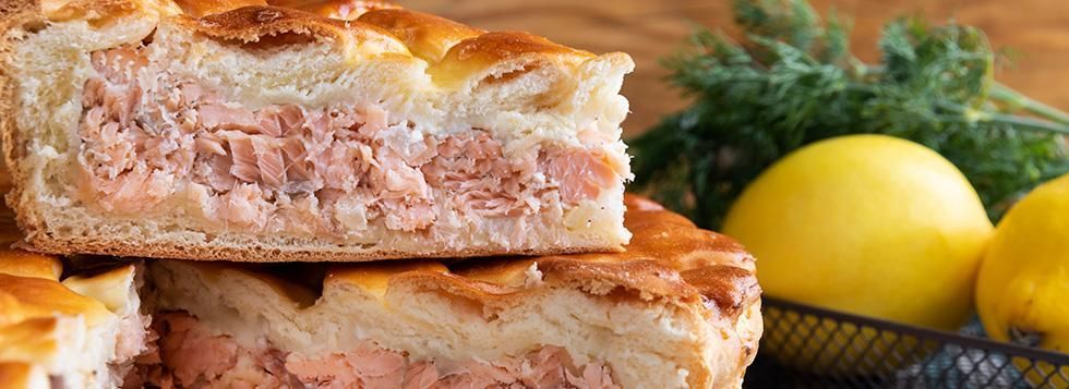 Torta salata con salmone affumicato e scamorza Torta salata con salmone affumicato e scamorza