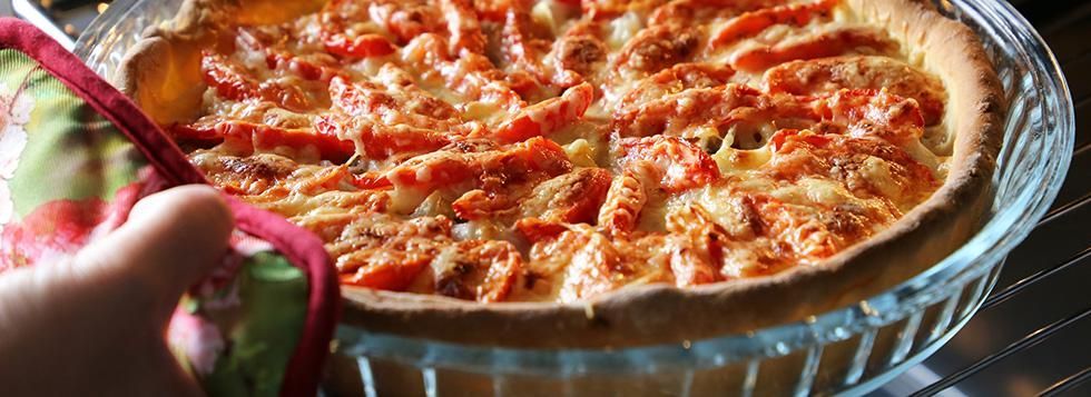 Torta salata con peperoni e scamorza