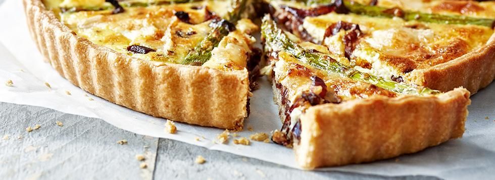 Torta salata asparagi speck e scamorza