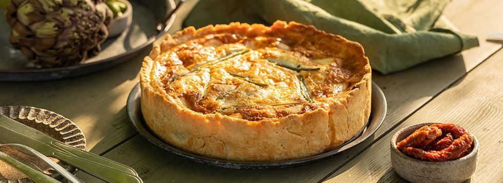 Torta salata con carciofi, patate e scamorza