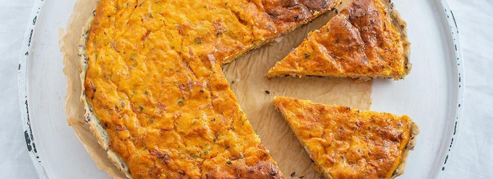 Torta salata con carote e tonno