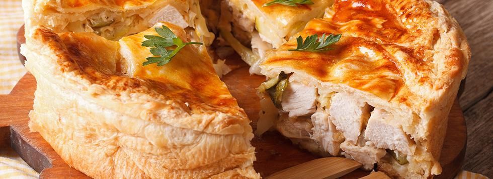 Torta salata con pollo e verdure