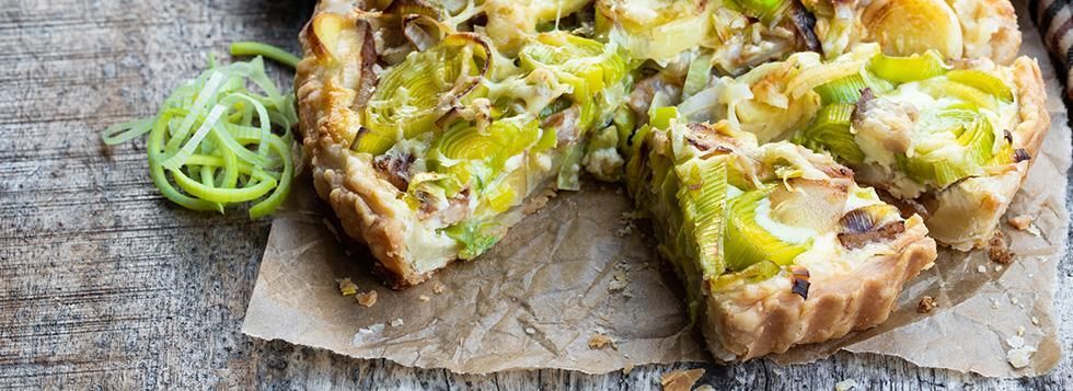 Torta salata porri, prosciutto e scamorza