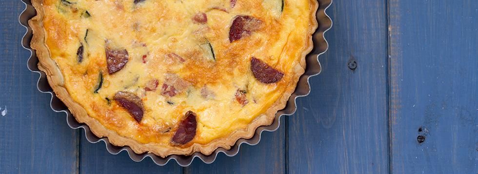 Torta salata con salame e scamorza