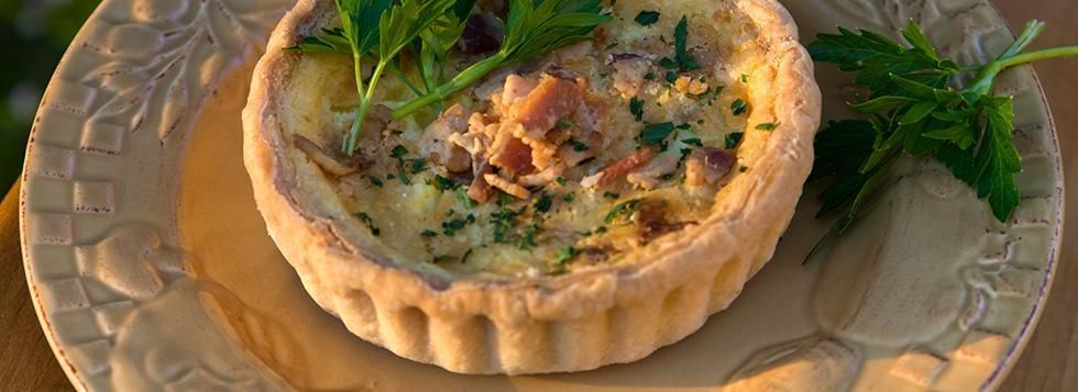 Torta salata con verdure e prosciutto cotto