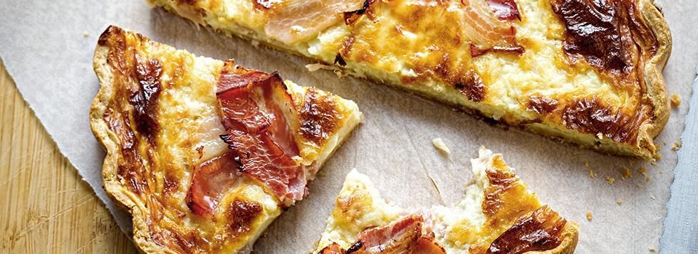 Torta salata con mortadella, patate e scamorza