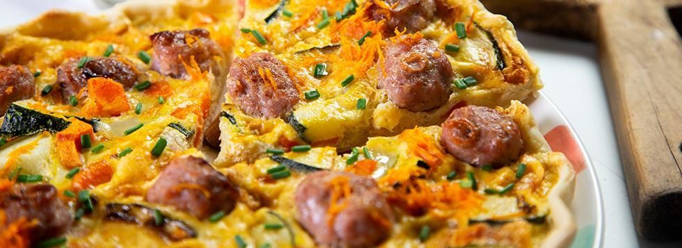 Torta salata con patate, salsiccia e scamorza