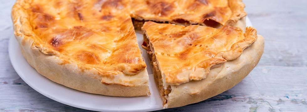 Torta salata con tonno e pomodorini